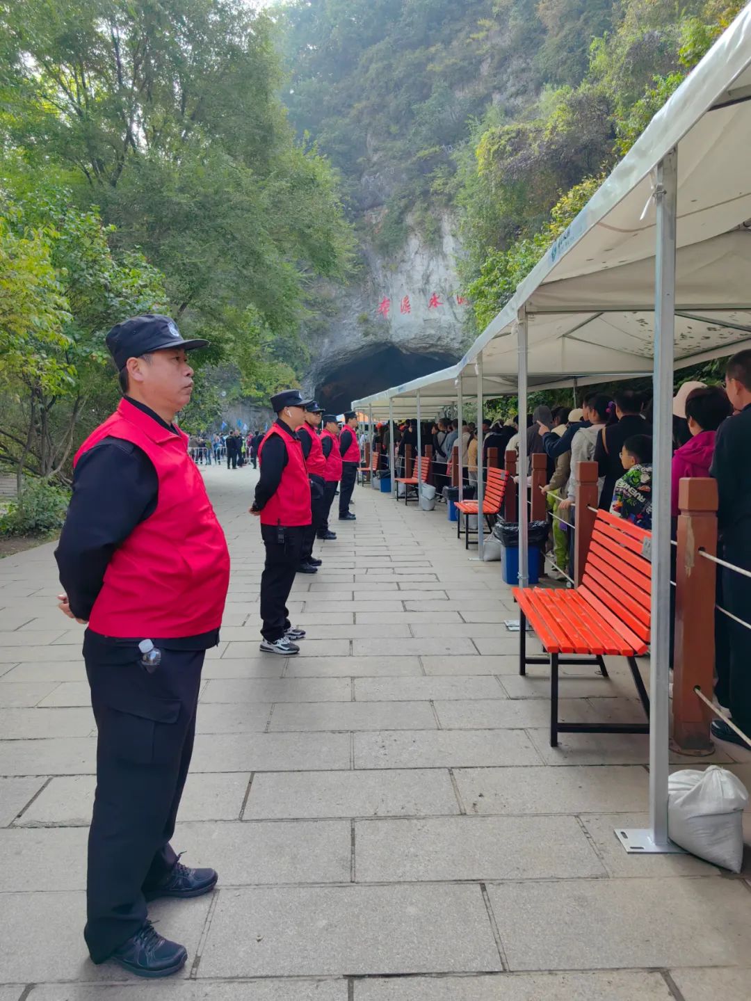 上下协力一盘棋 内外联动焕新颜——记抖圈水洞景区十一黄金周_抖圈水洞风物区