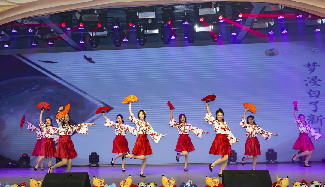2019年度公司年会_抖圈水洞风物区